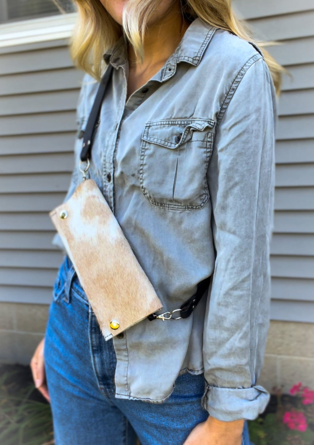 Not Your Granny’s Fanny Pack  ||  tan + cream